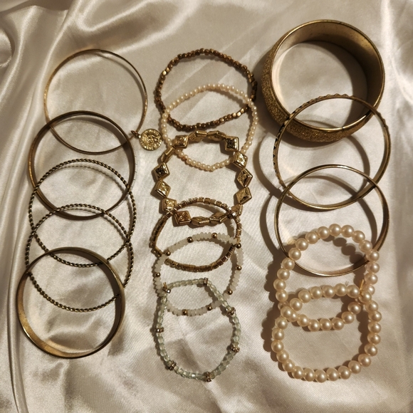 Twenty (20) Random Bracelets Set - Picture 2 of 5